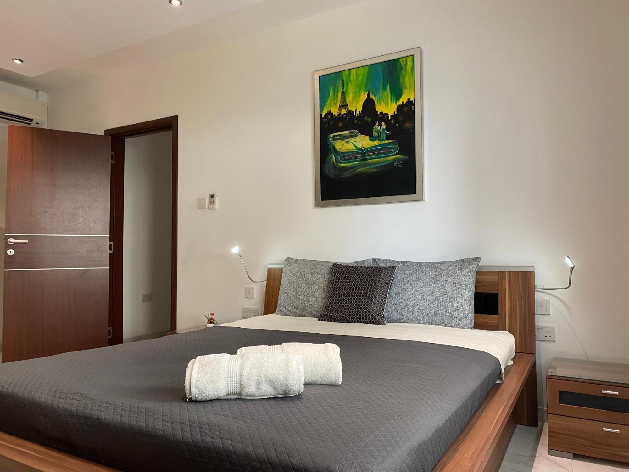 The Coastal Haven - Steps From Sliema's
