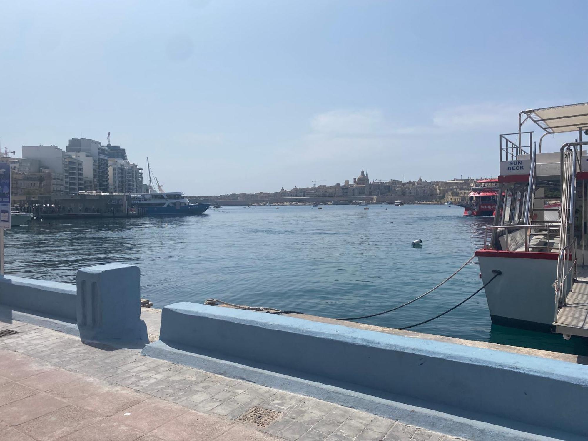 Апартаменты The Coastal Haven - Steps From Sliema's Слима